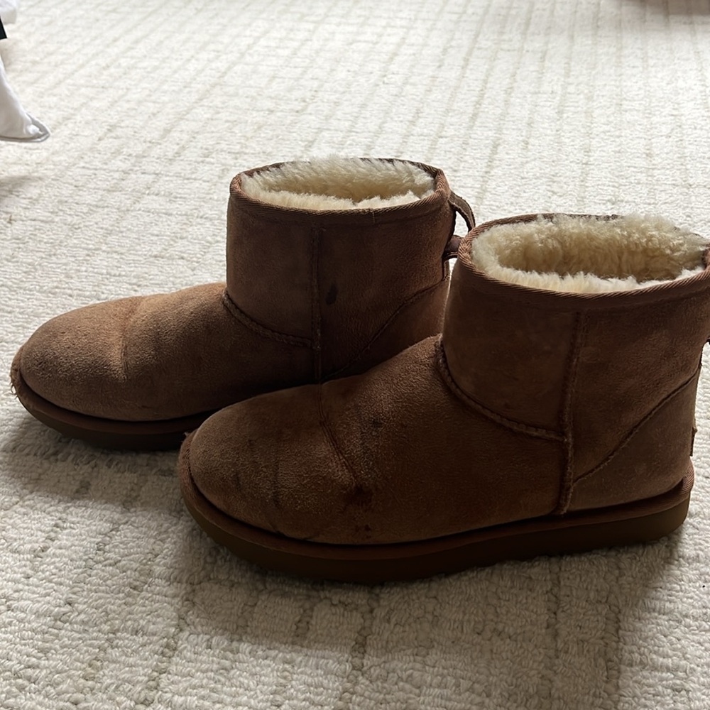UGG Chestnut Classic Mini Suede Ankle Boots - Picture 3 of 7